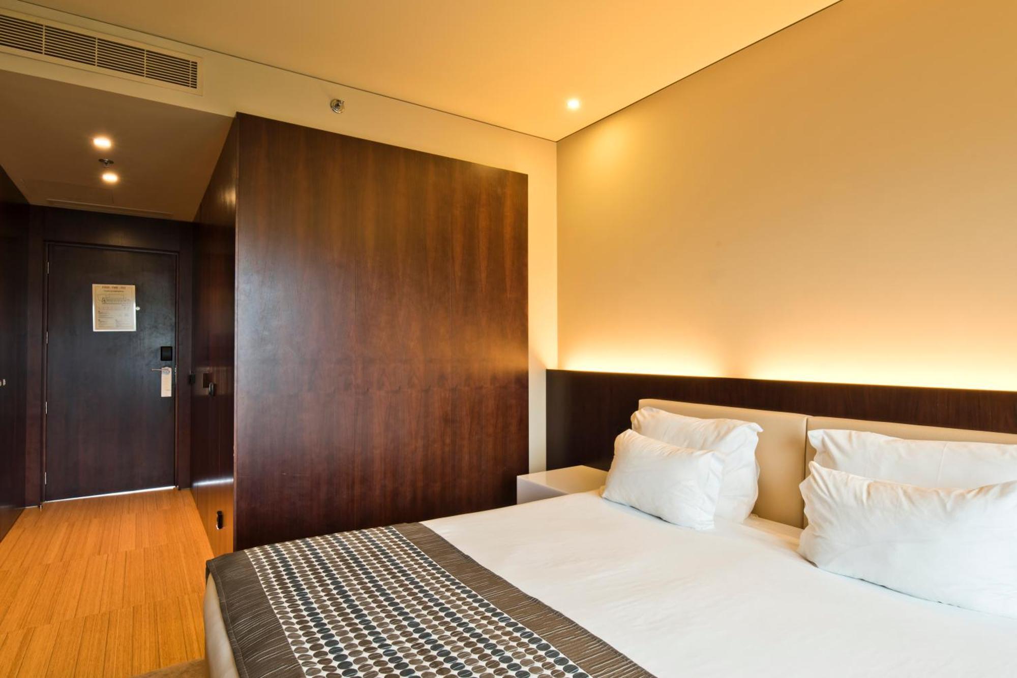 Golden Tulip Sao Joao Da Madeira Hotel Стая снимка
